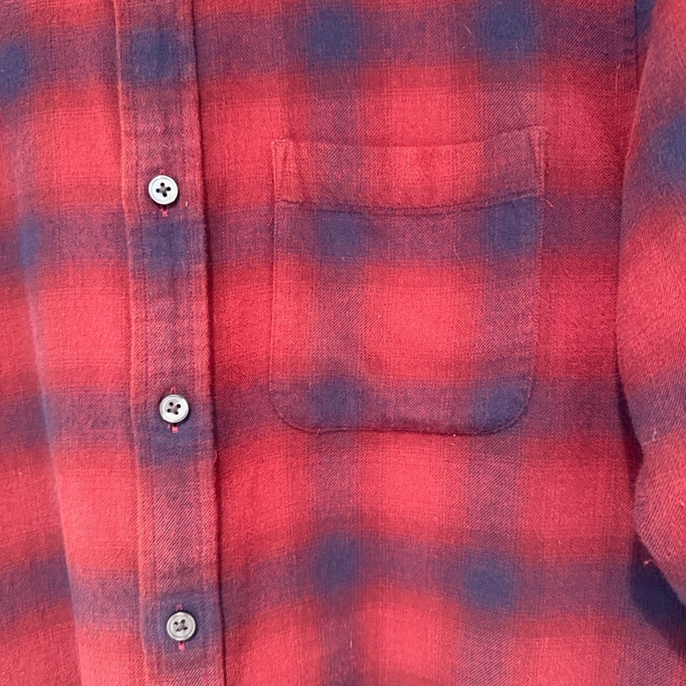 Club Monaco Slim Fit Plaid Flannel Shirt Medium Red Navy Button Down Cotton - Picture 4 of 10